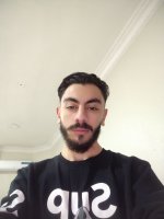 Une photo d’un participant qui veut faire connaissance et se marier